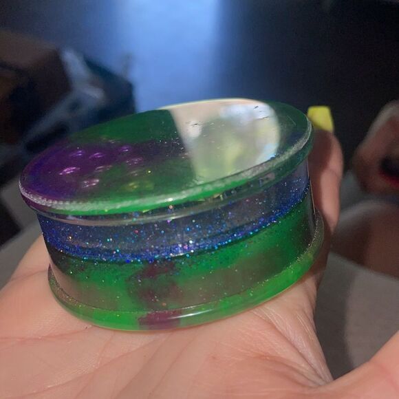 Handmade epoxy resin grinder - Picture 6 of 6